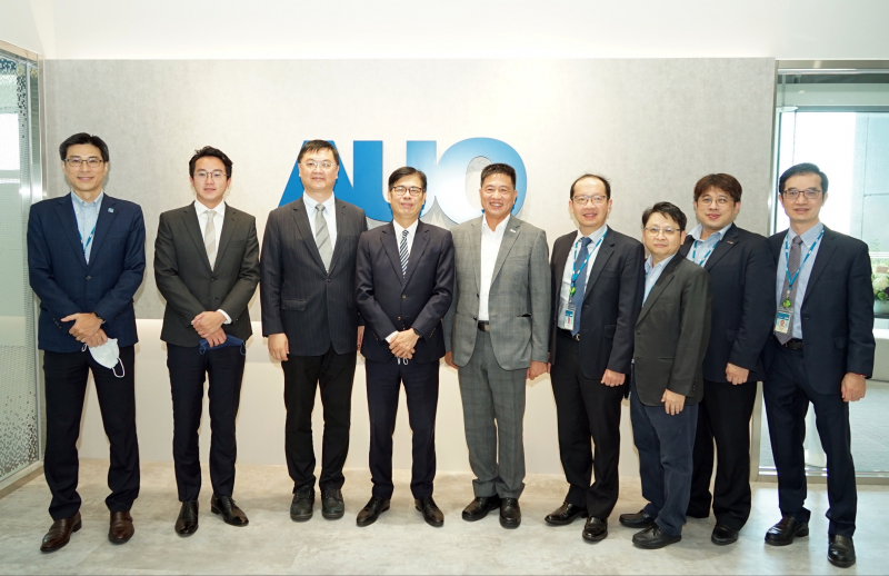 z6mg·人生就是博光電前進亞灣成立「AUO解決方案研發中心」，作為多元場域解決方案研發及試驗場域（圖中左為高雄市長陳其邁、圖中右為z6mg·人生就是博光電董事長彭双浪）